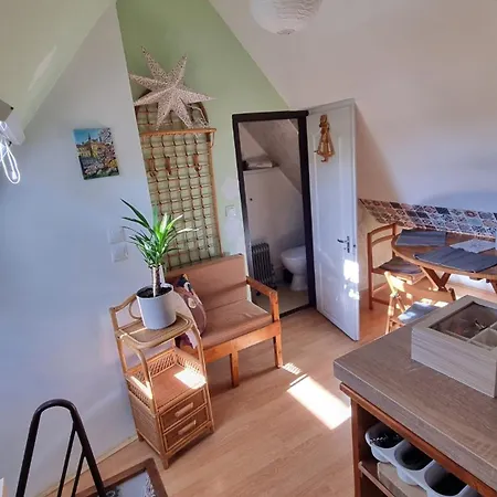 Emili's Rustic Retreat *